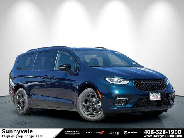 2025 Chrysler Pacifica Hybrid PACIFICA PLUG-IN HYBRID S APPEARANCE