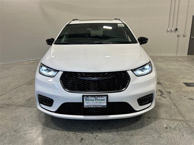 2025 Chrysler Pacifica Hybrid PACIFICA PLUG-IN HYBRID S APPEARANCE
