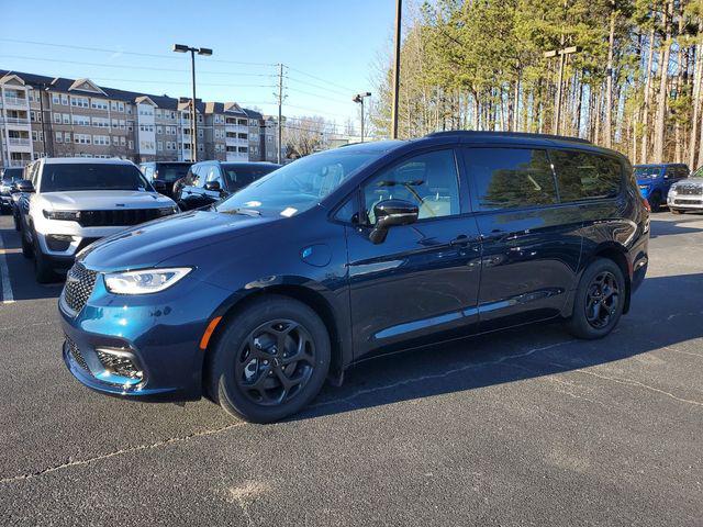 2025 Chrysler Pacifica Hybrid PACIFICA PLUG-IN HYBRID S APPEARANCE