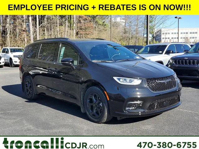 2025 Chrysler Pacifica Hybrid PACIFICA PLUG-IN HYBRID S APPEARANCE