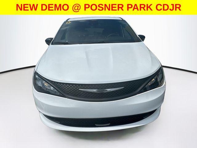 2025 Chrysler Voyager VOYAGER