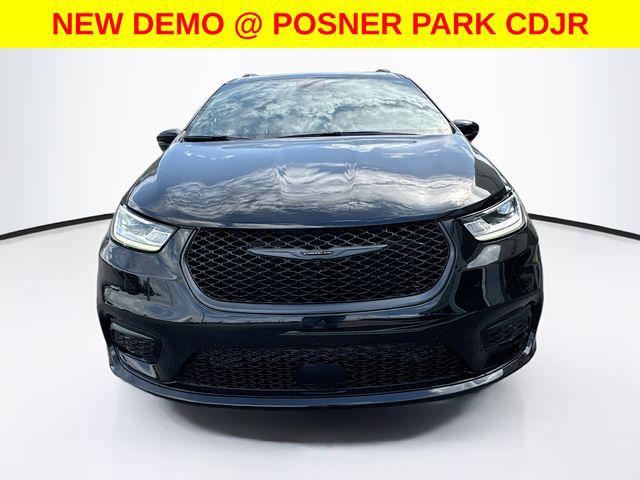 2025 Chrysler Pacifica Hybrid PACIFICA PLUG-IN HYBRID S APPEARANCE