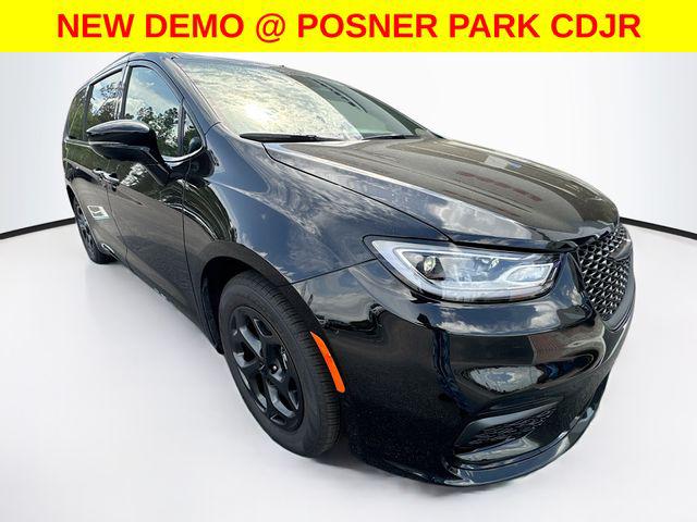 2025 Chrysler Pacifica Hybrid PACIFICA PLUG-IN HYBRID S APPEARANCE