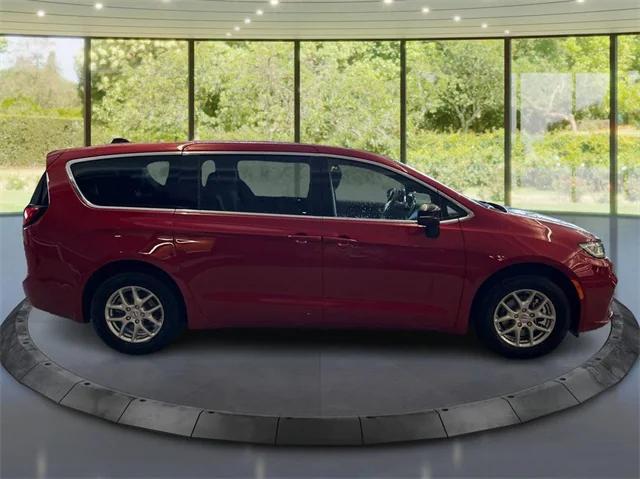 2025 Chrysler Pacifica PACIFICA SELECT