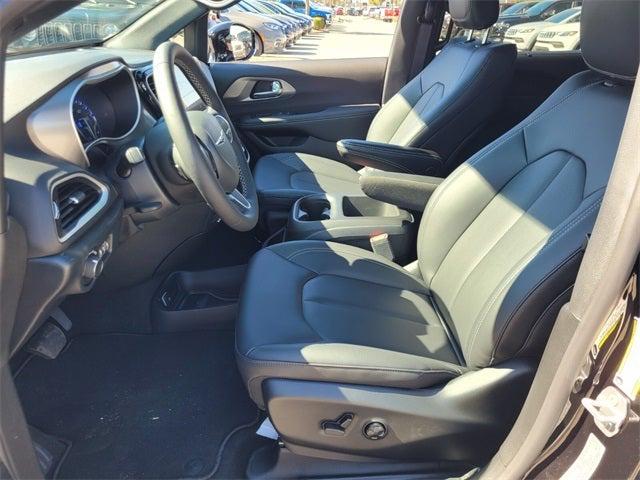 2025 Chrysler Voyager VOYAGER