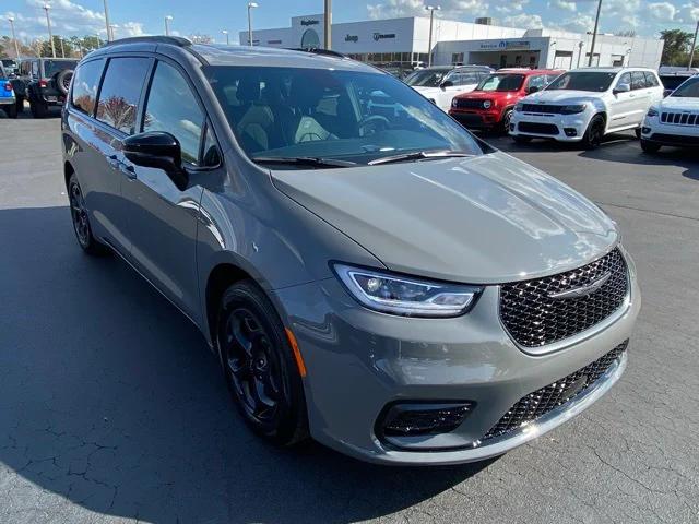 2025 Chrysler Pacifica Hybrid PACIFICA PLUG-IN HYBRID S APPEARANCE
