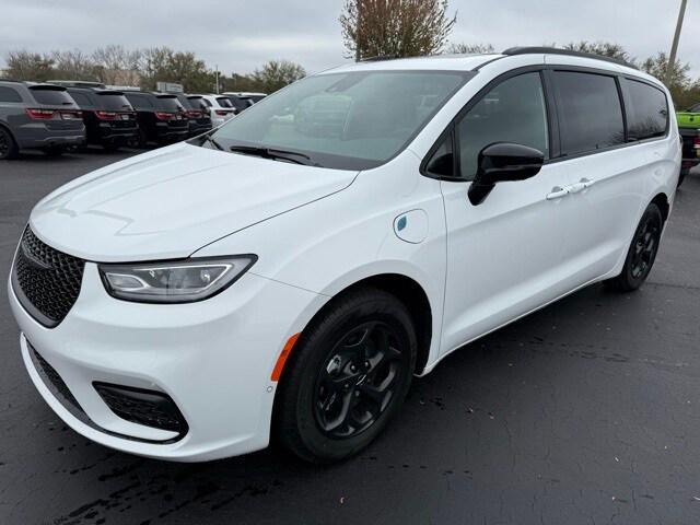 2025 Chrysler Pacifica Hybrid PACIFICA PLUG-IN HYBRID S APPEARANCE