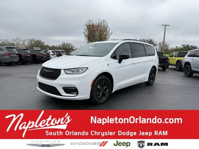 2025 Chrysler Pacifica Hybrid PACIFICA PLUG-IN HYBRID S APPEARANCE