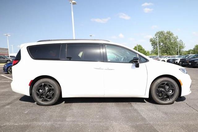 2025 Chrysler Pacifica Hybrid PACIFICA PLUG-IN HYBRID S APPEARANCE