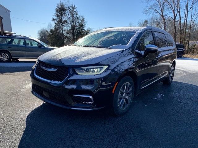 2025 Chrysler Pacifica Hybrid PACIFICA PLUG-IN HYBRID PINNACLE