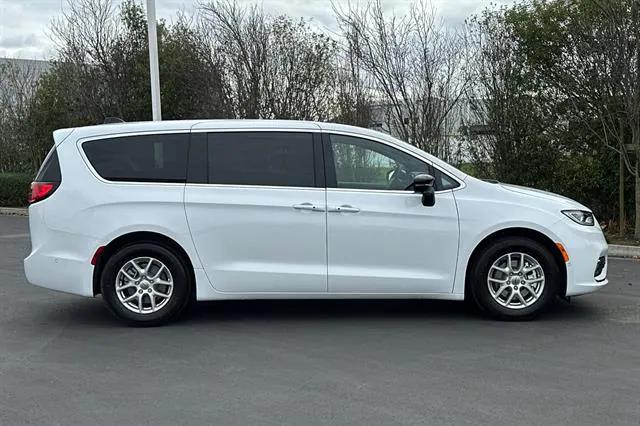 2025 Chrysler Pacifica PACIFICA SELECT
