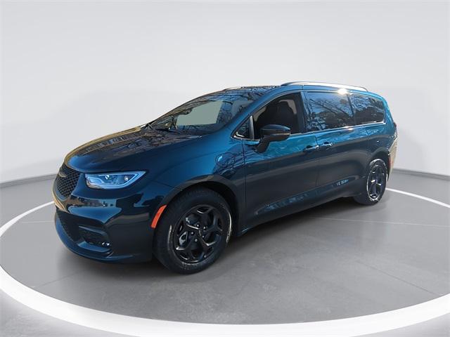 2025 Chrysler Pacifica Hybrid PACIFICA PLUG-IN HYBRID S APPEARANCE