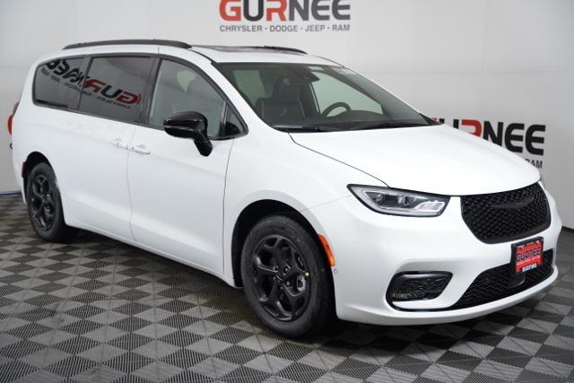 2025 Chrysler Pacifica Hybrid PACIFICA PLUG-IN HYBRID S APPEARANCE