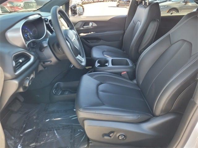2025 Chrysler Voyager VOYAGER