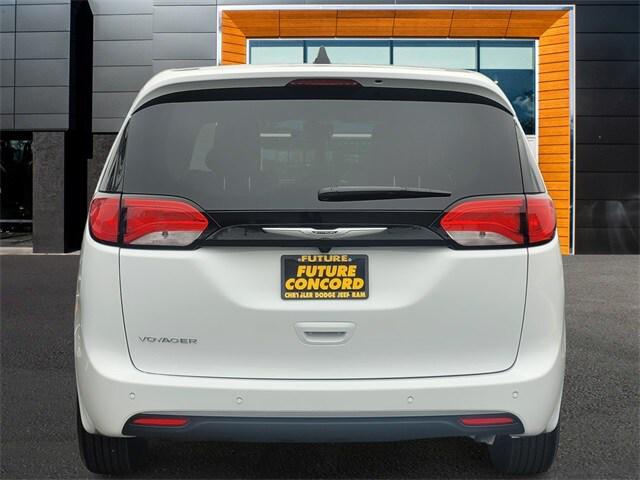 2025 Chrysler Voyager LX