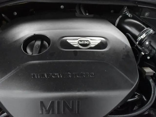 2017 MINI Cooper Clubman Cooper