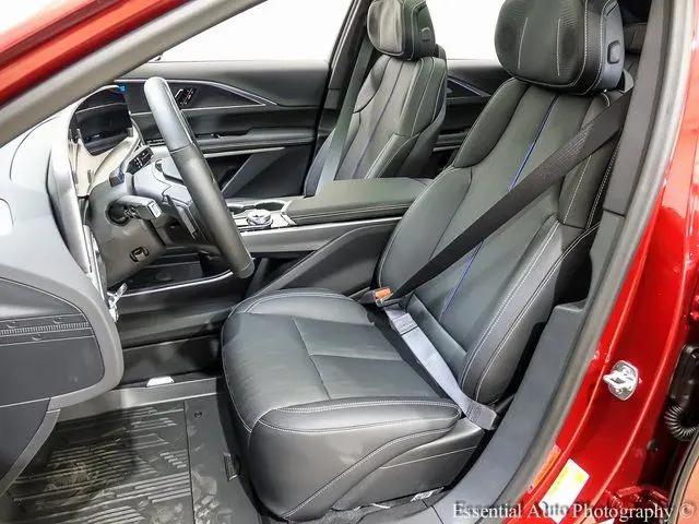 2025 Cadillac iQ Sport 2 RWD
