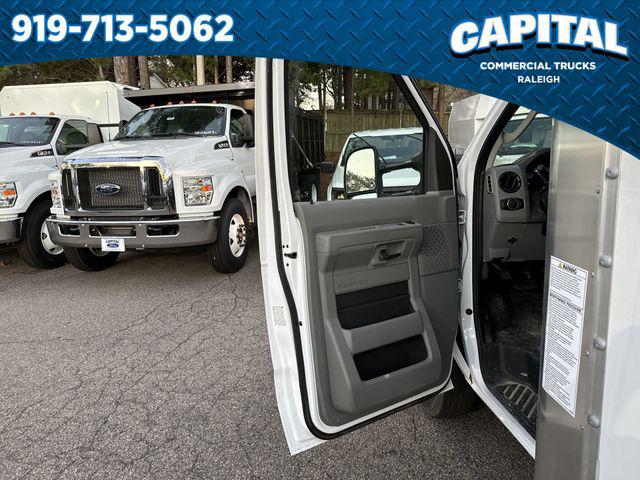 2025 Ford E-350 Cutaway 14FT BOX/SIDE DOOR
