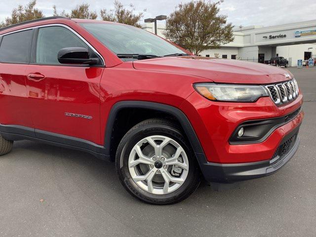 2025 Jeep Compass COMPASS LATITUDE 4X4