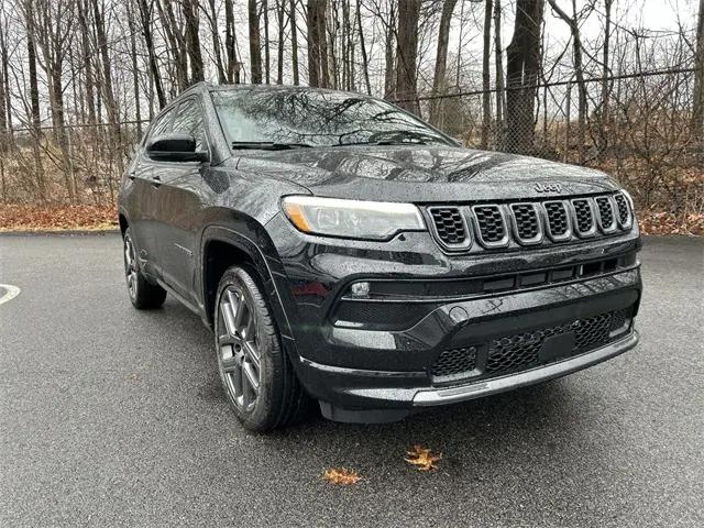 2025 Jeep Compass COMPASS LIMITED 4X4