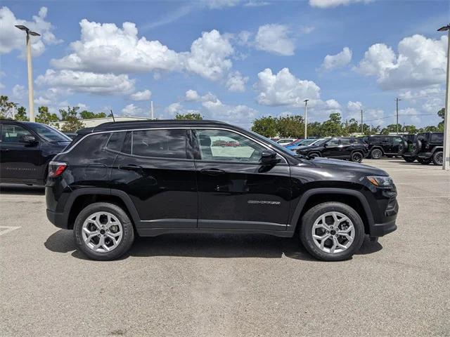 2025 Jeep Compass COMPASS LATITUDE 4X4