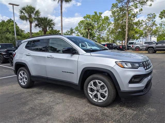 2025 Jeep Compass COMPASS LATITUDE 4X4