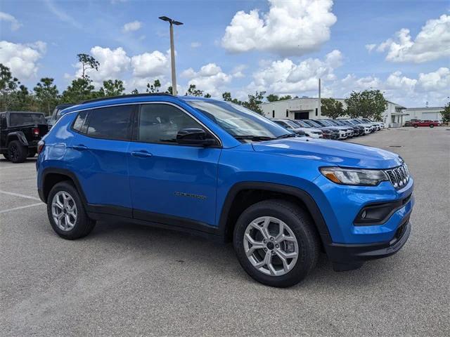2025 Jeep Compass COMPASS LATITUDE 4X4