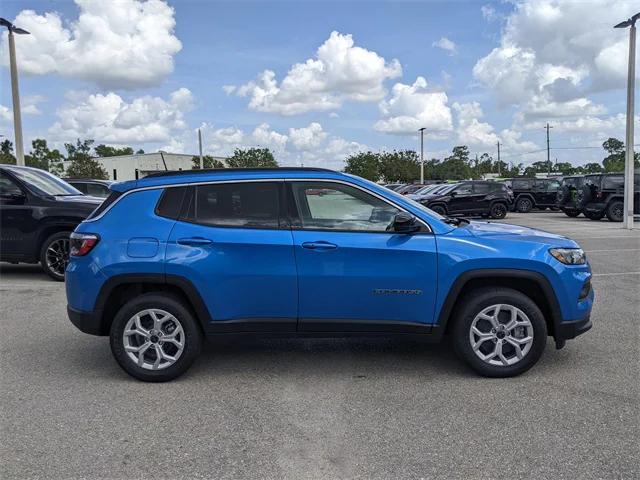 2025 Jeep Compass COMPASS LATITUDE 4X4