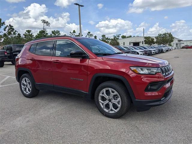 2025 Jeep Compass COMPASS LATITUDE 4X4