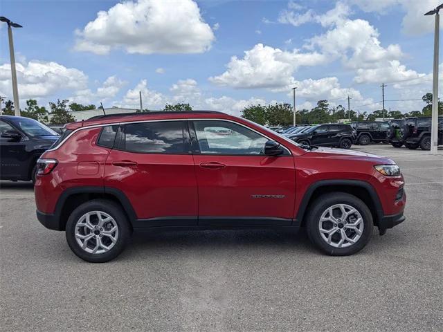 2025 Jeep Compass COMPASS LATITUDE 4X4