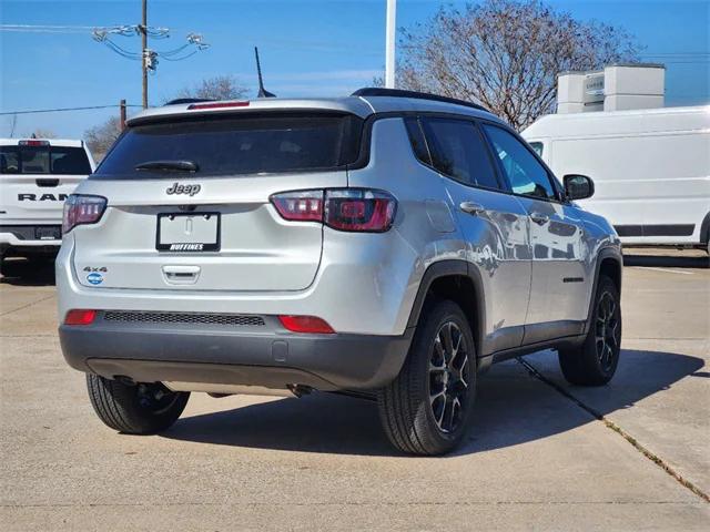 2025 Jeep Compass COMPASS LATITUDE 4X4