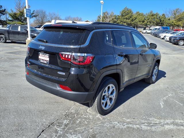 2025 Jeep Compass COMPASS LATITUDE 4X4