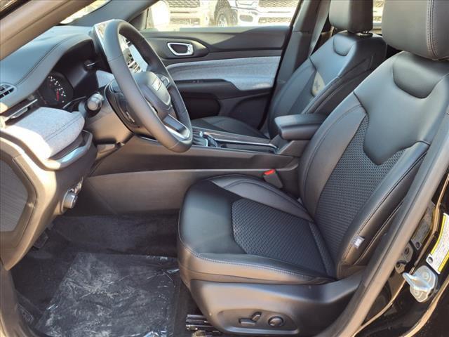 2025 Jeep Compass Latitude photo 4