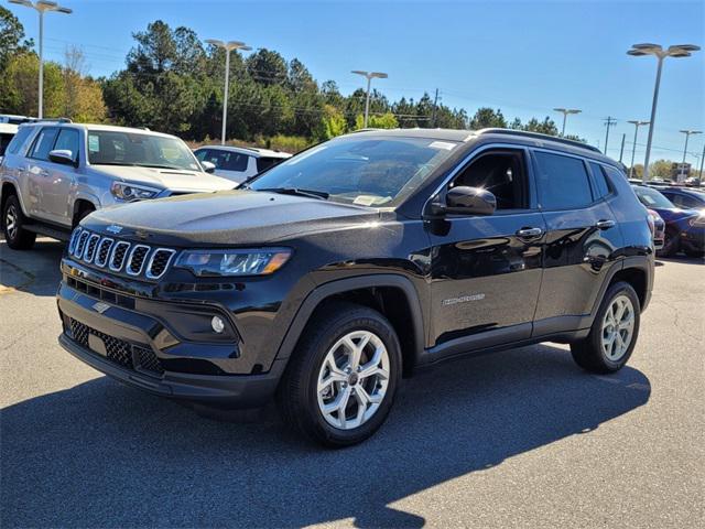 2025 Jeep Compass COMPASS LATITUDE 4X4