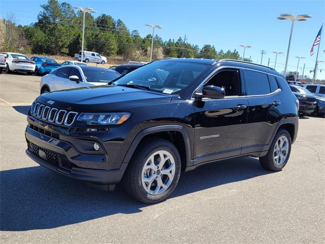 2025 Jeep Compass COMPASS LATITUDE 4X4