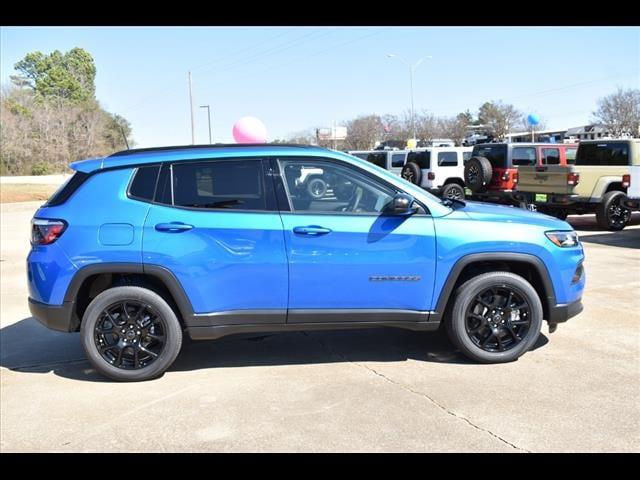 2025 Jeep Compass COMPASS LATITUDE 4X4