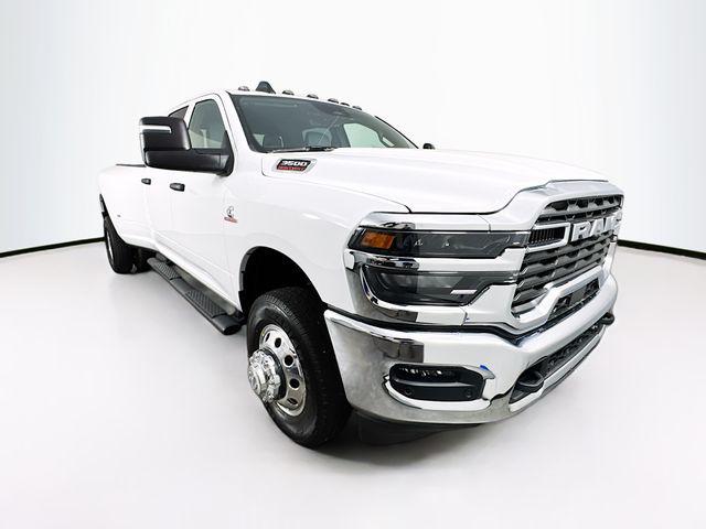 2025 RAM Ram 3500 RAM 3500 TRADESMAN CREW CAB 4X4 8 BOX