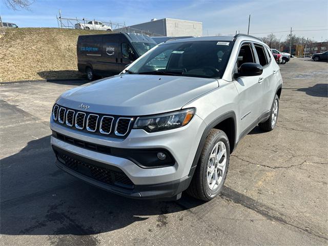 2025 Jeep Compass COMPASS LATITUDE 4X4