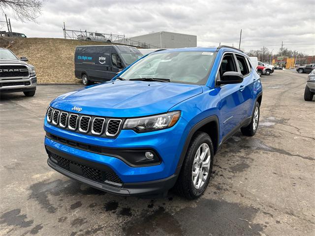 2025 Jeep Compass COMPASS LATITUDE 4X4