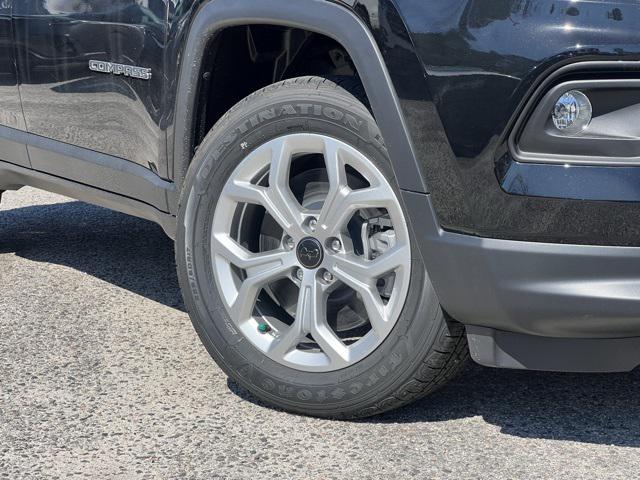 2025 Jeep Compass COMPASS LATITUDE 4X4