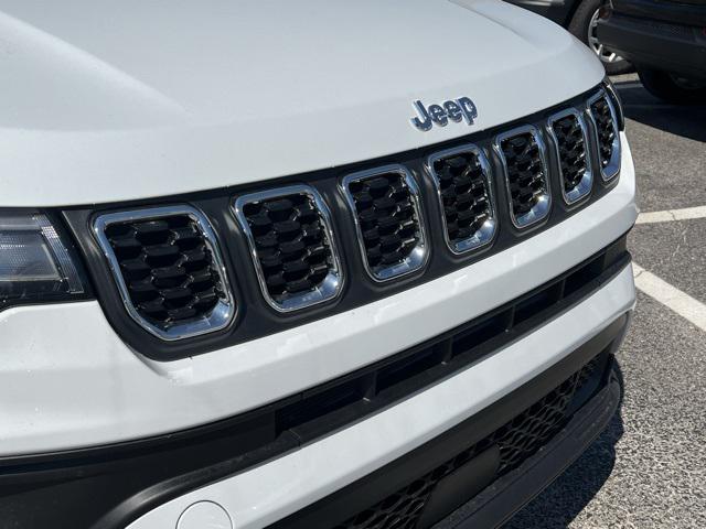 2025 Jeep Compass COMPASS LATITUDE 4X4