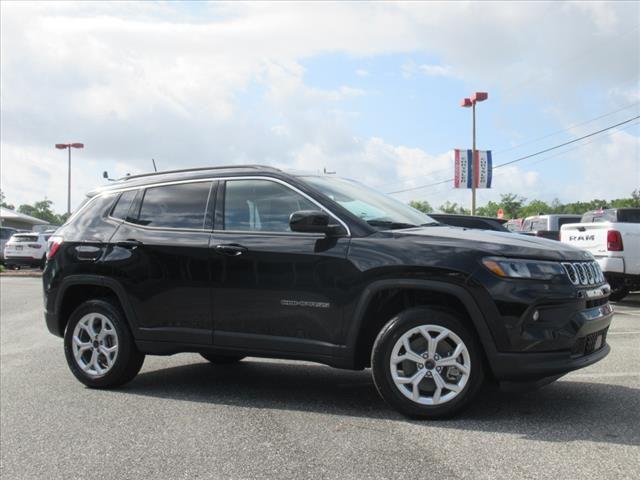 2025 Jeep Compass COMPASS LATITUDE 4X4