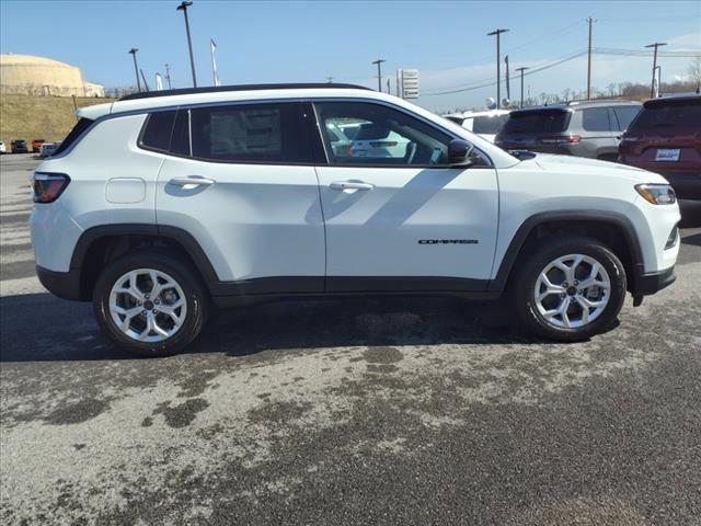 2025 Jeep Compass COMPASS LATITUDE 4X4