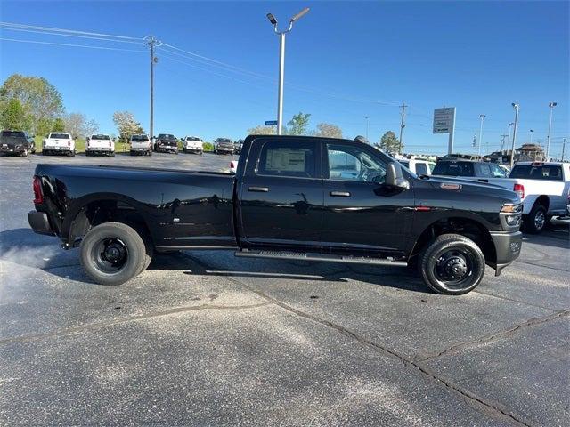 2025 RAM Ram 3500 RAM 3500 TRADESMAN CREW CAB 4X4 8 BOX