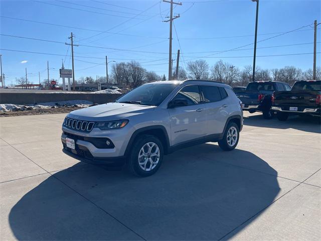 2025 Jeep Compass COMPASS LATITUDE 4X4