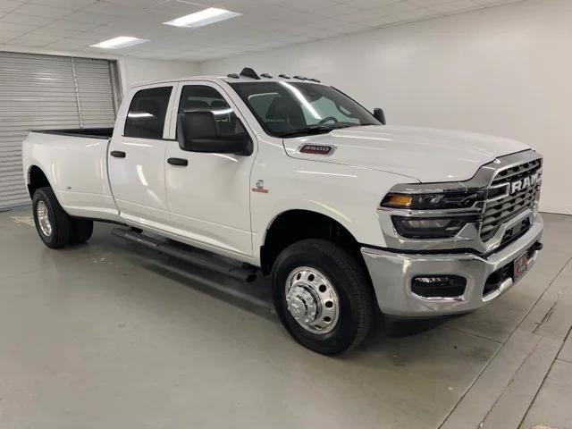 2025 RAM Ram 3500 RAM 3500 TRADESMAN CREW CAB 4X4 8 BOX