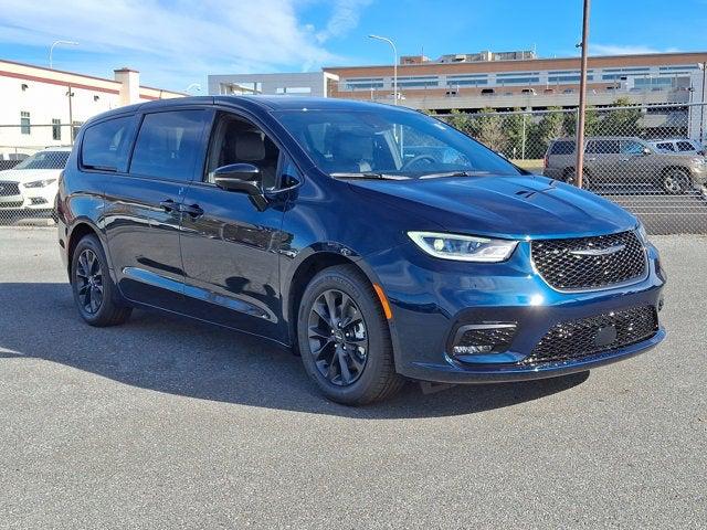 2024 Chrysler Pacifica Hybrid PACIFICA PLUG-IN HYBRID S APPEARANCE