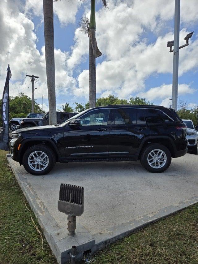 2025 Jeep Grand Cherokee GRAND CHEROKEE LAREDO X 4X4