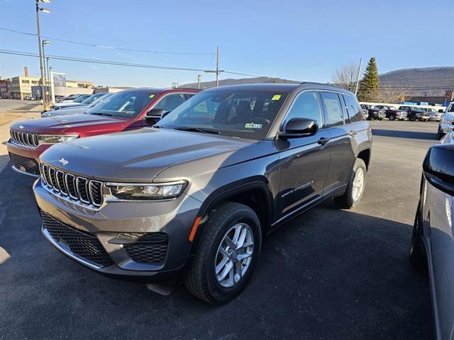 2025 Jeep Grand Cherokee GRAND CHEROKEE LAREDO X 4X4
