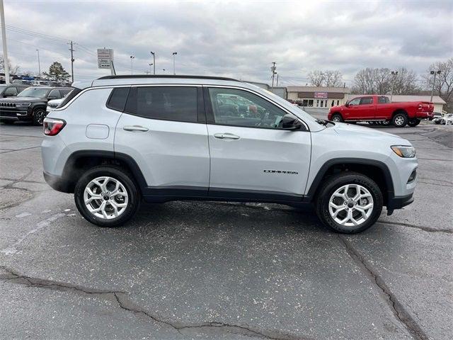 2025 Jeep Compass COMPASS LATITUDE 4X4